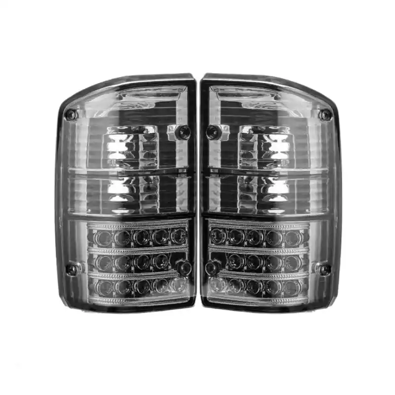 Ultime Pezzi Fari Posteriori Crystal Nissan Patrol GR Y60 – Black Led