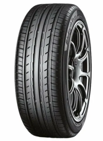 Spedizione Espresso 215 40 R17 87V XL YOKOHAMA BLUEARTH ES32 XL